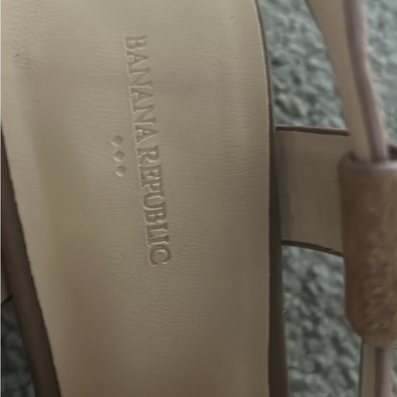 Banana Republic leather cross over - Picture 6 of 7